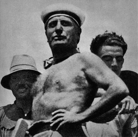 The iconic body: Mussolini unclothed 